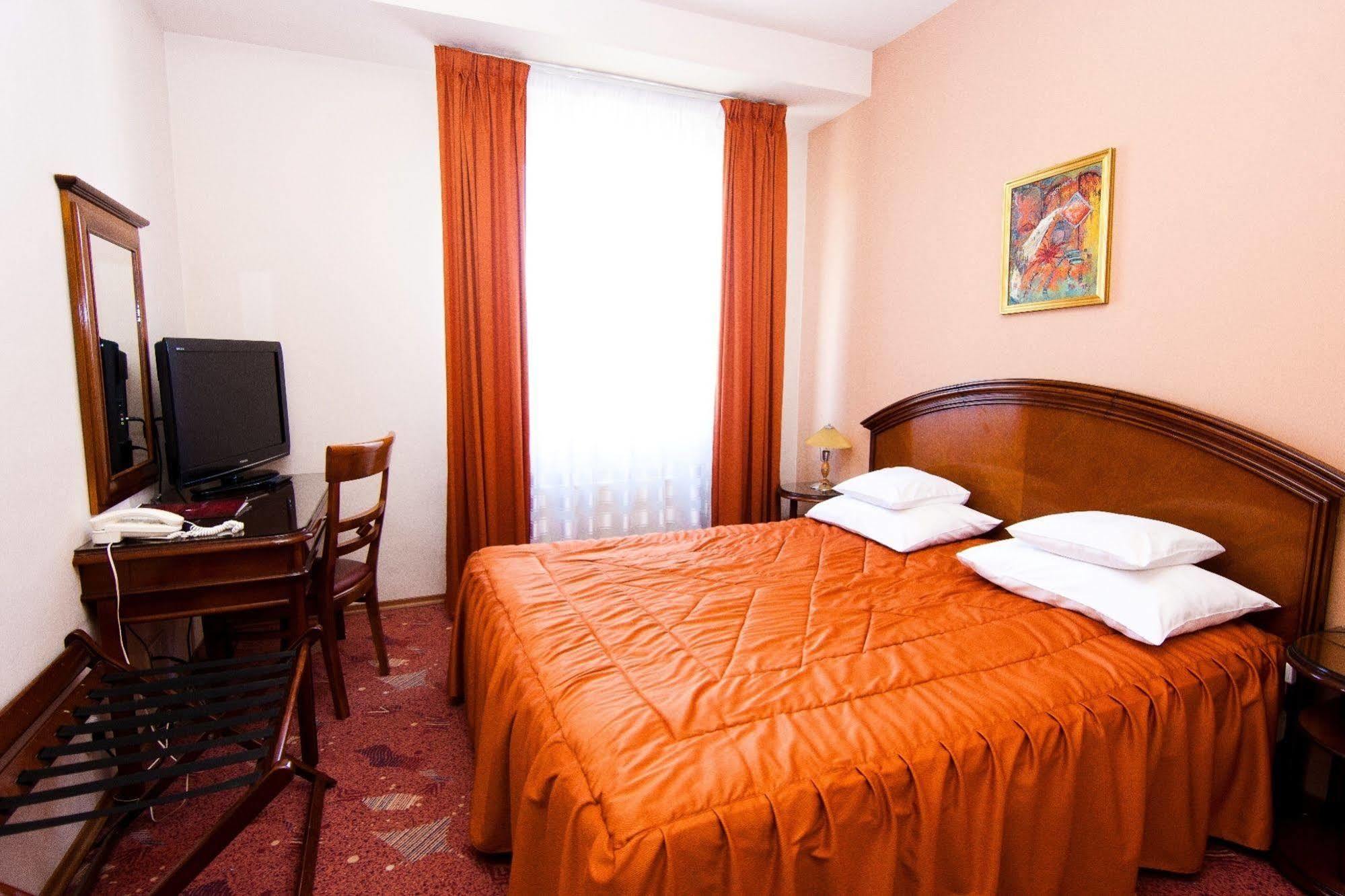 Hotel Onix Cluj-Napoca Ngoại thất bức ảnh