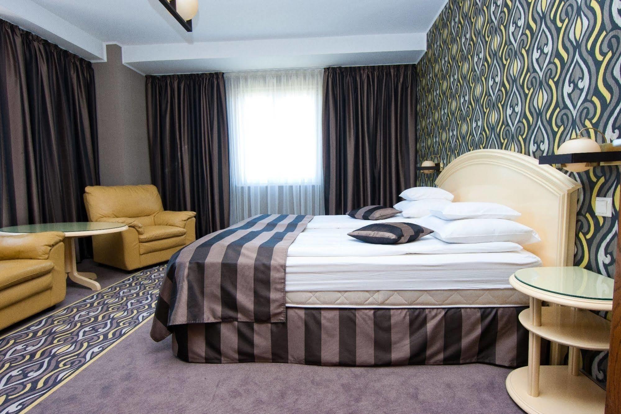Hotel Onix Cluj-Napoca Ngoại thất bức ảnh