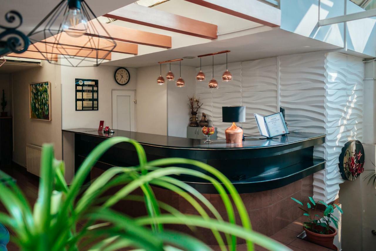 Hotel Onix Cluj-Napoca Ngoại thất bức ảnh